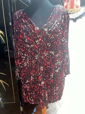 Apt. 9 Black Red and Cream Printed V-Neck Blouse RE